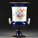 GROSSE KRATERVASE MIT BLUMENMALEREI Deutsch, Meissen, 2. H - photo 1