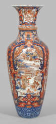 Große Imari-Palastvase