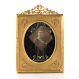 Cadre photo en bronze dore dans le go&ucirc;t du neoclassicisme. Gilded bronze brass Néo-classicisme Early 20th century - photo 1