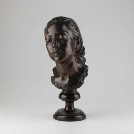 Buste de femme en bronze. Bronze Early 20th century - photo 1
