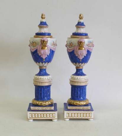 Paire de vases Porcelaine Période de Louis XVI 19th century - photo 2