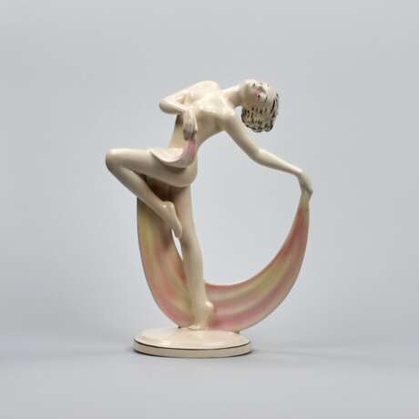 Figurine dune danseuse dans le style Art Deco. Faïence 20th century - photo 1