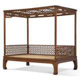 A RARE FOUR-POST HUANGHUALI CANOPY BED - Foto 2