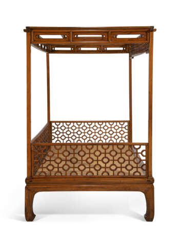A RARE FOUR-POST HUANGHUALI CANOPY BED - Foto 3