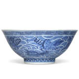 A BLUE AND WHITE `SEA CREATURES` BOWL - фото 3