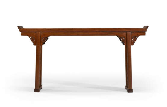 A RARE HUANGHUALI TRESTLE-LEG TABLE - Foto 2