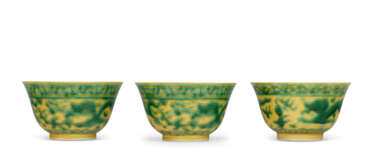 THREE GREEN AND YELLOW-GLAZED &#39;DRAGON&#39; BOWLS