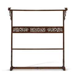 AN EXTREMELY RARE AND MAGNIFICENT HUANGHUALI CLOTHES RACK