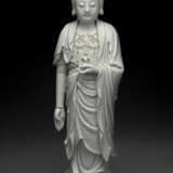 A LARGE DEHUA FIGURE OF BUDDHA - photo 1