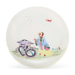 A FAMILLE ROSE FIGURAL DISH