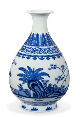 A BLUE AND WHITE BOTTLE VASE, YUHUCHUNPING - фото 1