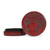 A FINELY CARVED LACQUER CIRCULAR BOX AND COVER - photo 3