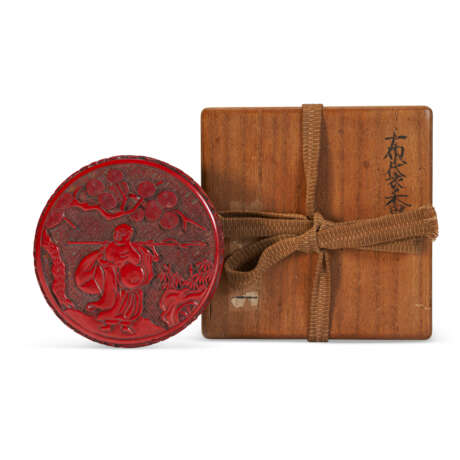 A FINELY CARVED LACQUER CIRCULAR BOX AND COVER - photo 5