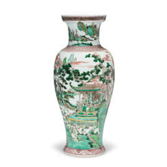 A LARGE AND FINELY DECORATED FAMILLE VERTE VASE