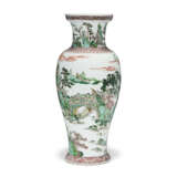 A LARGE AND FINELY DECORATED FAMILLE VERTE VASE - Foto 2
