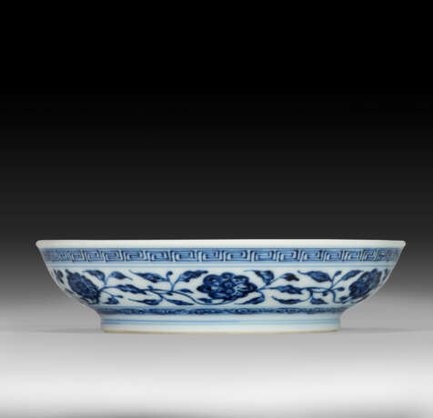 A SMALL BLUE AND WHITE MING-STYLE DISH - photo 2