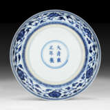 A SMALL BLUE AND WHITE MING-STYLE DISH - photo 3