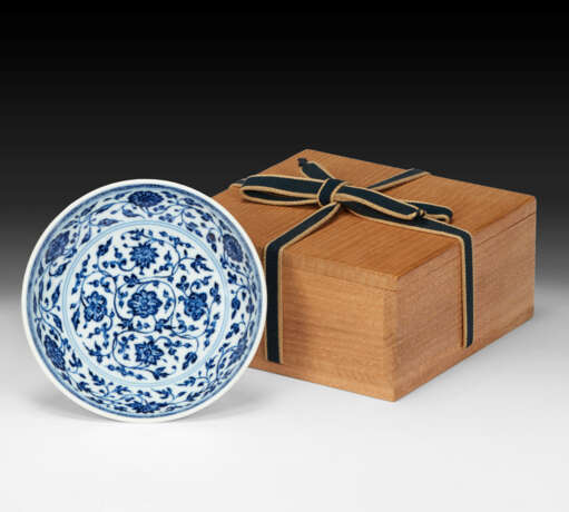 A SMALL BLUE AND WHITE MING-STYLE DISH - photo 4