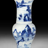 A BLUE AND WHITE `PHOENIX TAIL` VASE - photo 2