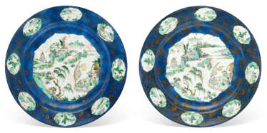 A PAIR OF LARGE POWDER-BLUE-GROUND FAMILLE VERTE DISHES