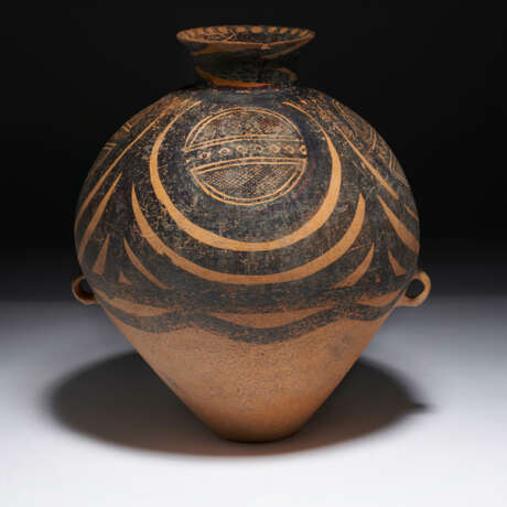 A LARGE PAINTED POTTERY JAR - photo 2