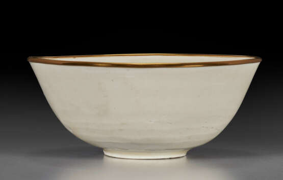 A SMALL CARVED DING `LOTUS` BOWL - photo 2
