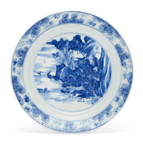 A BLUE AND WHITE `LANDSCAPE` DISH - фото 1