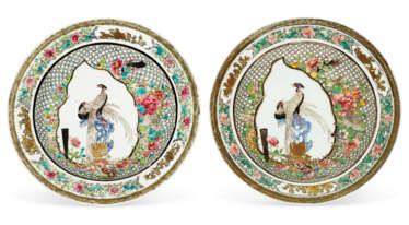 A PAIR OF FAMILLE ROSE &#39;PHEASANT&#39; DISHES