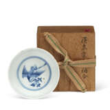 A SMALL BLUE AND WHITE `CRANES` CUP - Foto 4