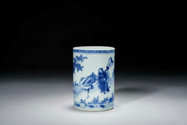 A FINELY DECORATED BLUE AND WHITE CYLINDRICAL BRUSH POT