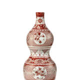 A LARGE IRON-RED ENAMELED AND GREEN-GLAZED DOUBLE-GOURD VASE - photo 1
