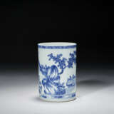 A FINELY DECORATED BLUE AND WHITE CYLINDRICAL BRUSH POT - photo 4