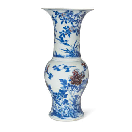 A COPPER-RED AND UNDERGLAZE-BLUE-DECORATED `PHOENIX TAIL` VASE - photo 2