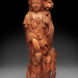 A RARE LARGE AND FINELY CARVED CORAL FIGURE OF GUANYIN - фото 1