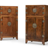 A PAIR OF HUANGHUALI MINIATURE COMPOUND CABINETS AND HAT CHESTS - фото 3
