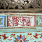 A LARGE FAMILLE ROSE TURQUOISE-GROUND TRIPOD CENSER - photo 5