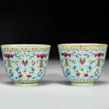 A PAIR OF FAMILLE ROSE BLUE-GROUND CUPS - photo 2