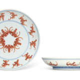 A PAIR OF IRON-RED-DECORATED `BATS` DISHES - фото 4