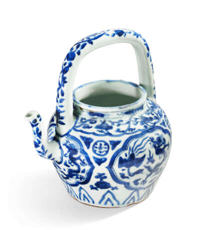 A BLUE AND WHITE TEAPOT - photo 3