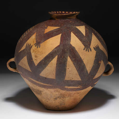 A LARGE PAINTED POTTERY JAR - photo 4