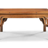 A HUANGHUALI LOW SQUARE TABLE - Foto 1