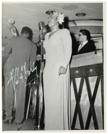 Vintage black and white stage photograph of Billie Holiday by Nat Singerman, early 1950s, signed in white ink ‘Billie Holiday’ - photo 1