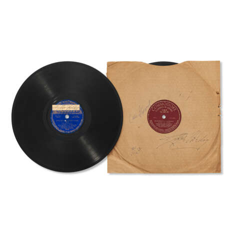 A collection of seventeen 78 rpm singles signed by the artists, 1924-1950, originally acquired by photographer and autograph collector Nat Singerman - photo 3