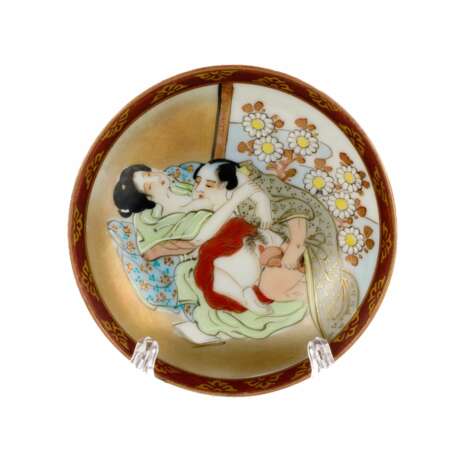 Trois assiettes japonaises &agrave; th&egrave;mes erotiques. Porzellan Oriental Art 20th century - Foto 7