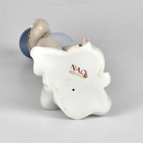 NAO. annee 2001. Baigneur. Porcelaine 21th century - photo 5