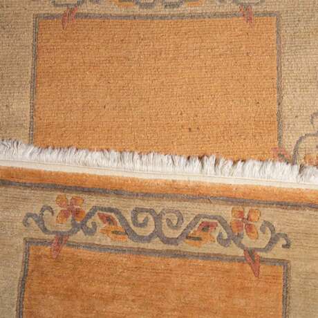 Teppich. NEPAL, 20. Jahrhundert, ca. 165x91 cm. - фото 3