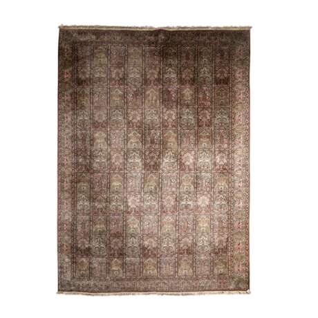 Orientteppich aus Kaschmirseide. INDIEN, 20. Jahrhundert, ca. 440x303 cm. - Foto 1