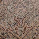Orientteppich aus Kaschmirseide. INDIEN, 20. Jahrhundert, ca. 303x242 cm. - photo 4