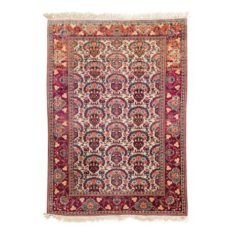 Orientteppich. PERSIEN, 20. Jahrhundert, ca. 203x132 cm. - photo 1
