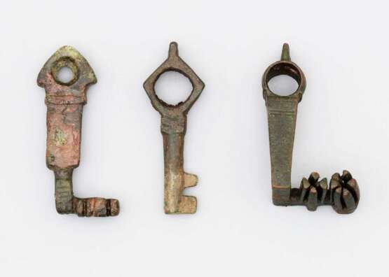 Konvolut von drei Schlüsseln römisch und Mittelalter - фото 1